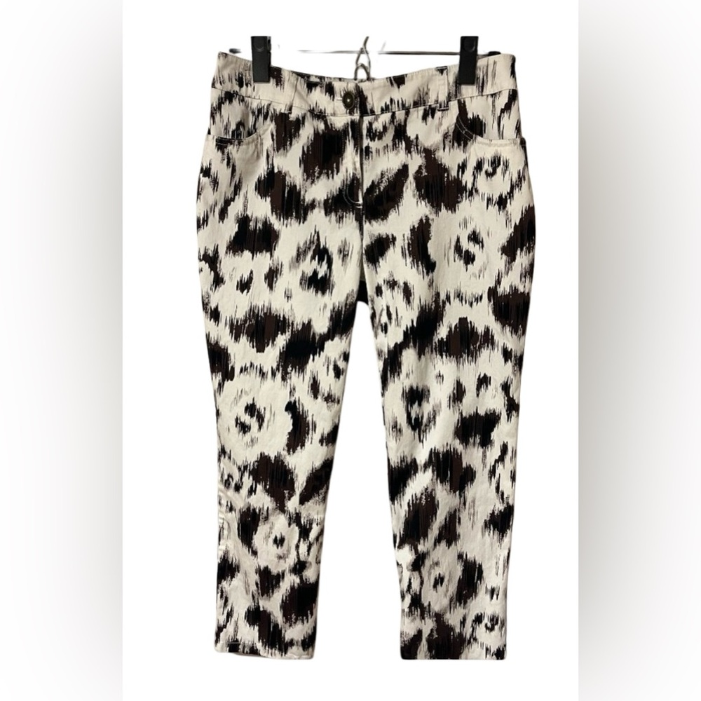 Stylish Chicos animal print crop pants size 0
Only worn twice